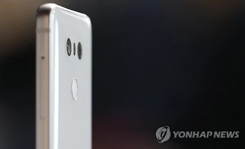 LG G6 듀얼 카메라, 연합뉴스 자료사진