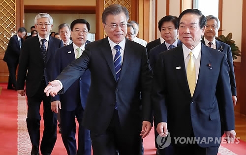 문 대통령, 한일 의원연맹대표단과 함께