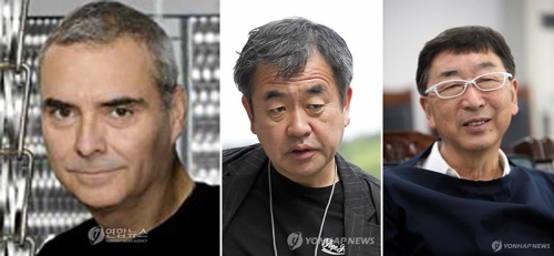 사진 왼쪽부터 건축가 도미니크 페로, 겐고 쿠마, 도요 이토