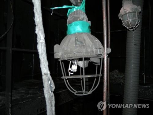 파손된 방폭등