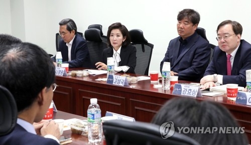 "文정부 포퓰리즘에 밤잠 안 와"…보수野, 복지정책 우려 - 1