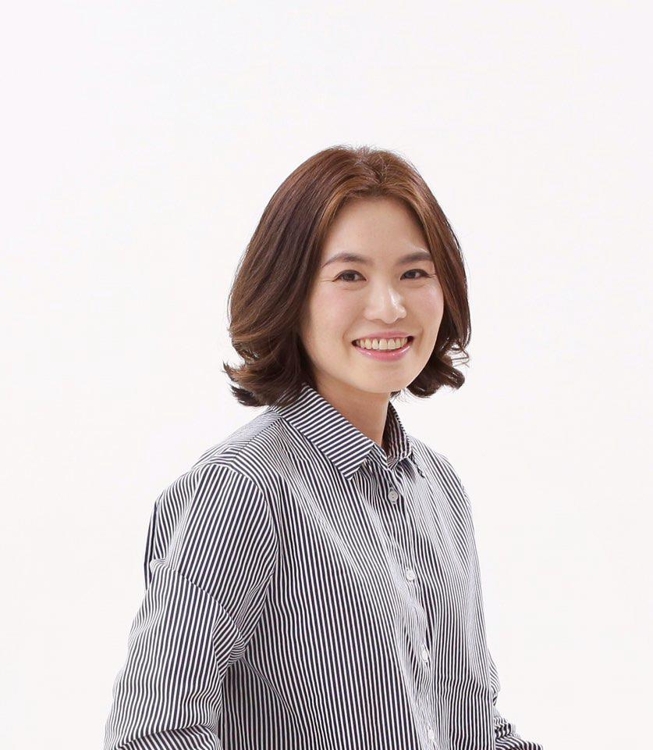 광주도시철도공사 첫 여성 역장인 김진희 상무-운천역 팀장(광주시 제공 =연합뉴스)