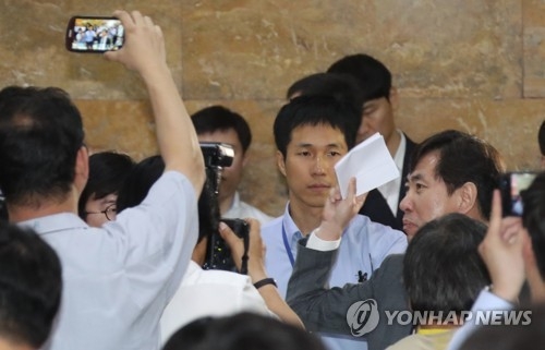 여야 '감정싸움'…동료의원에 폭언·욕설·고성 - 2