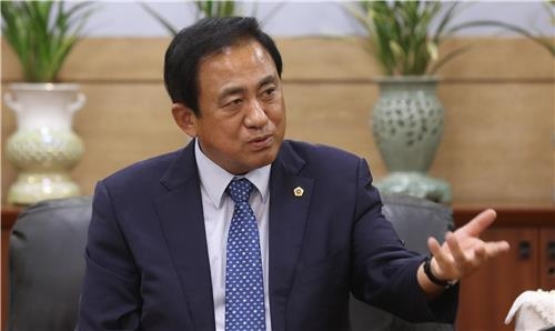 인터뷰하는 양준욱 서울시의회 의장