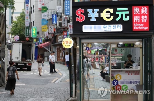 사드 보복으로 중국인 발길 끊긴 명동거리