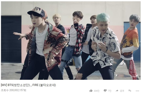 유튜브 2억뷰 돌파한 '불타오르네' 뮤직비디오
