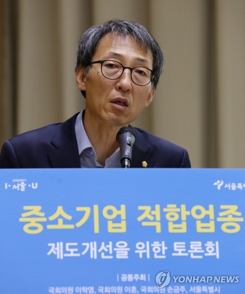 與, 한국당 '박근혜 탈당권고' 비판…"화장발에 속을 국민 없다" - 1