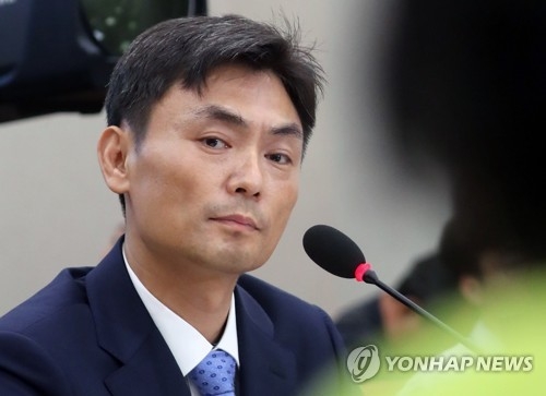 (서울=연합뉴스) 안정원 기자 = 박성진 중소벤처기업부 장관 후보자가 국회에서 열린 인사청문회에서 질문을 받고 있다.