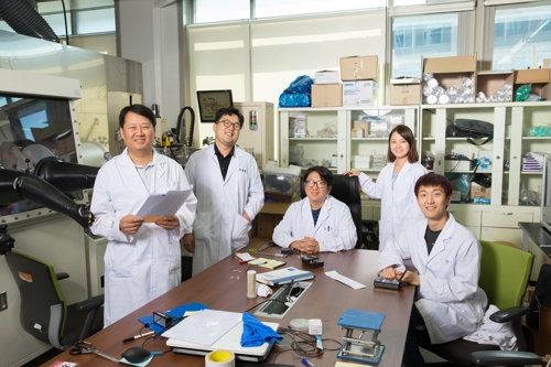 페로브스카이트 태양전지 소자 개발 연구팀