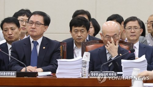 여야, 과방위서 '이효성 출석자격' 놓고 설전 - 2