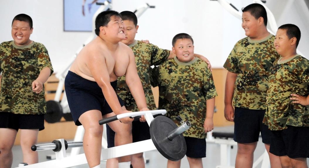 중국 군사훈련소 비만캠프에서 운동하는 학생들 [SCMP 캡처]