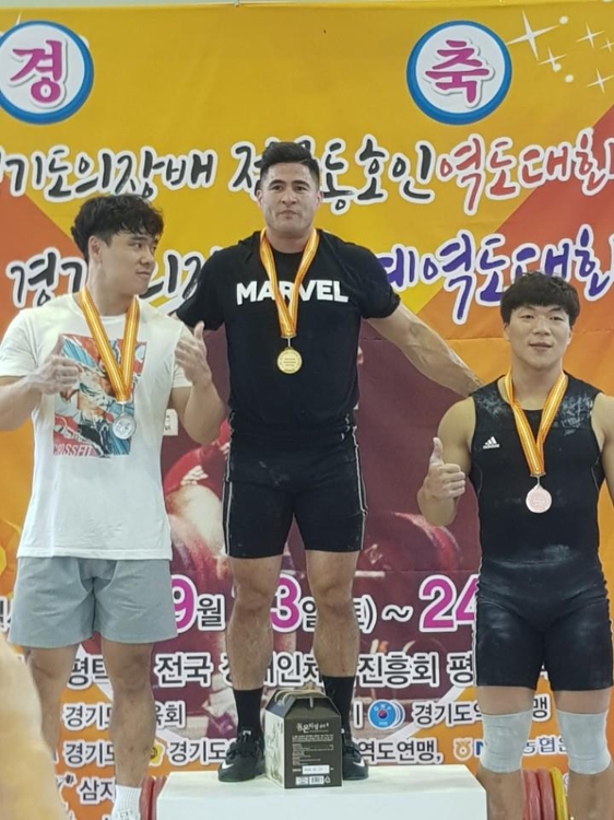 한국 동호인역도대회에서 우승한 미국 군인