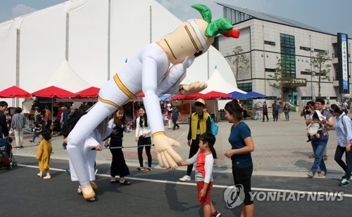 인삼 풍선과 악수