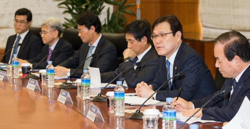 최종구 "부실 자산운용사 과감한 조처 내릴 것"(종합) - 1