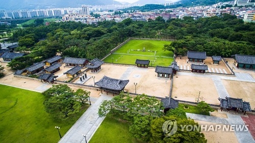 가락국 시조 김수로왕이 잠든 수로왕릉