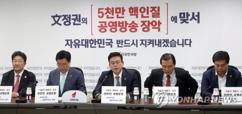 홀로 남겨진 한국당, '선명야당'인가 '왕따'인가 - 1