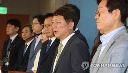 與정발위 "총선 현역의원 경선 의무화…권역별 최고위 폐지"(종합) - 2