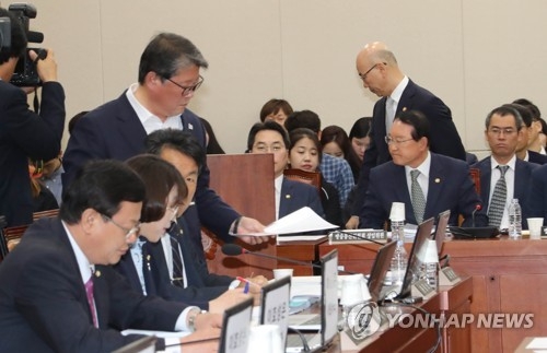 "제대로 감독해라" vs "방송장악이다"…여야, 과방위서 격돌 - 1