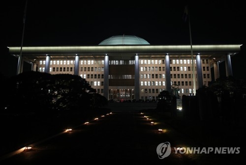 식구 늘리는 與·몸집 줄이는 野…사무처 채용 '희비' - 2
