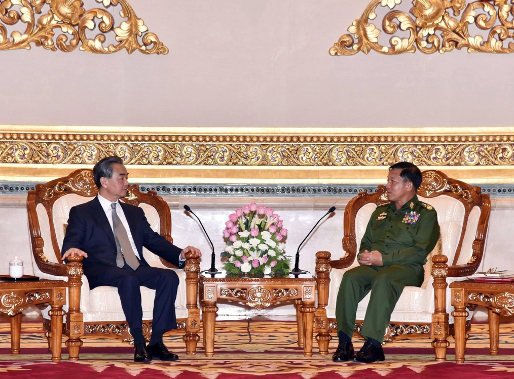 왕이 중국외교부장관 면담하는 민 아웅 흘라잉 미얀마군 최고사령관[페이스북 캡처]