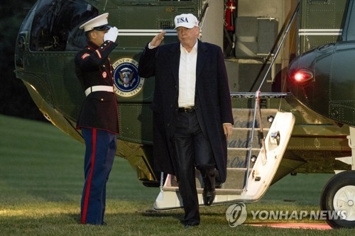 전용헬기 마린원을 타고 백악관으로 돌아온 도널드 트럼프 미국 대통령