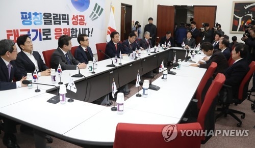 한국당 '중진없는 중진회의'…"洪 분열적 리더십" 반발 - 1