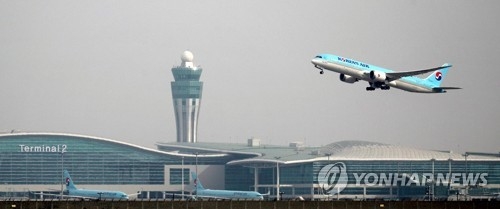 인천공항 이륙하는 여객기