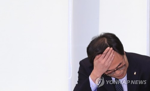 한국당 "김기식 엄정 수사받아야…문 대통령, 조국 경질해야" - 2
