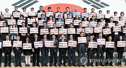 한국당, '댓글조작' 진상규명 무기한 천막농성…모처럼 한목소리 - 1
