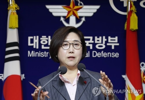 브리핑하는 최현수 국방부 대변인