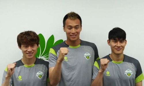(전주=연합뉴스) 최송아 기자 = 전북 현대의 이재성, 김신욱, 이용.(왼쪽부터)