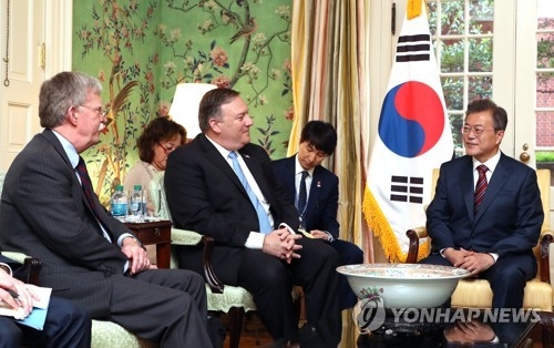 문재인 대통령과 면담하는 마이크 폼페이오 국무장관, 존 볼턴 백악관 국가안보보좌