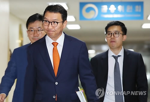 김학수 감리위원장 3차 회의 입장 모습.