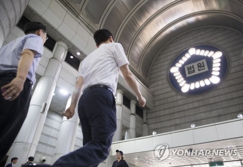 '재판거래' 후속조치 어떤 결론 낼까(서울=연합뉴스) 윤동진 기자 = 양승태 사법부의 '재판거래' 의혹 관련 서울중앙지법과 서울가정법원, 인천지법 등에 판사회의가 열린 4일 오전 서초구 서울중앙지법의 모습. 2018.6.4mon@yna.co.kr(끝)