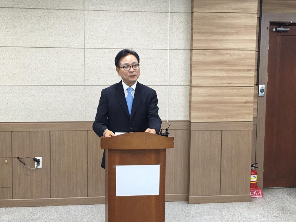 기자회견 하는 심의보 후보
