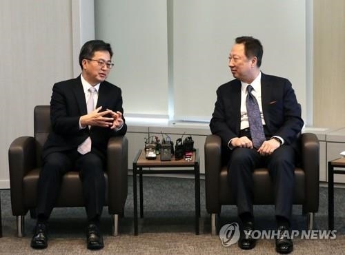 박용만 상의 회장, 내일 김동연 부총리와 회동…"규제개혁 건의" - 1