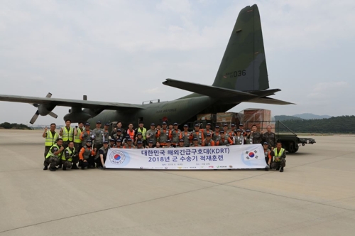 정부 '해외긴급구호대' 軍수송기 적재 훈련