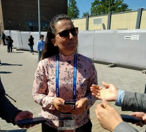(상트페테르부르크=연합뉴스) 최송아 기자 = 14일 한국 국가대표팀의 훈련장인 스파르타크 스타디움을 찾은 스웨덴 방송 SVT의 마리아 테레세 보스타 기자.