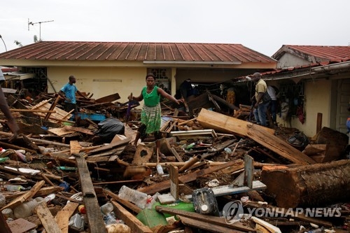 폭우로 파괴된 코트디부아르의 한 가옥
