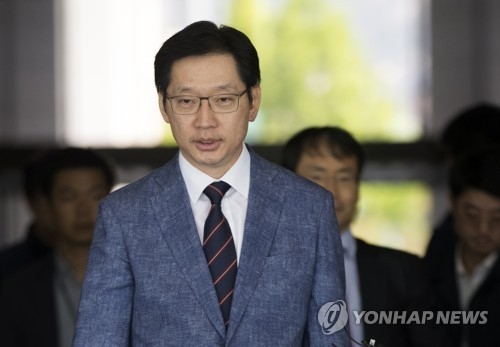 조사 마친 김경수(서울=연합뉴스) 윤동진 기자 = 더불어민주당 김경수 의원이 '드루킹' 김모씨의 네이버 댓글 여론조작 사건과 관련 조사를 마친 후 지난 5월 5일 오전 서울 내자동 서울지방경찰청을 나서는 모습. 2018.5.5 mon@yna.co.kr (끝)