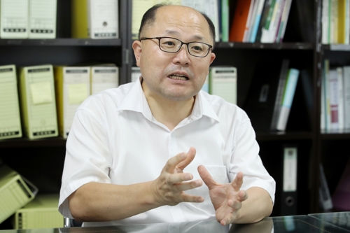 민변 '북한 해외식당 종업원 기획 탈북 의혹사건 대응 TF' 팀장 장경욱 변호사