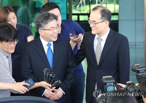 검찰총장 찾아간 경찰청장 '화기애애'