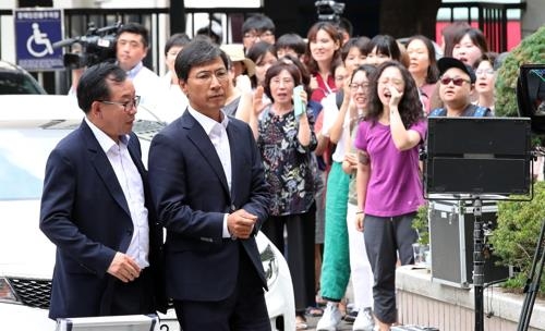 안희정 '성폭력' 모두 무죄…"성적자유 침해 증명 부족"(종합) - 1