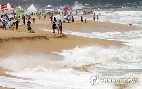 피서 막바지…동해안은 수영금지