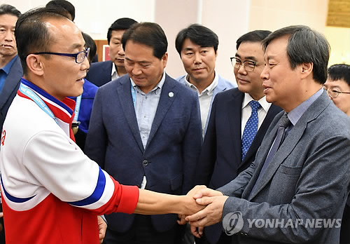 창원 세계사격선수권대회 찾은 도종환 장관