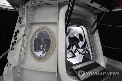 NASA 우주인 훈련에 사용되는 드래곤 시뮬레이터