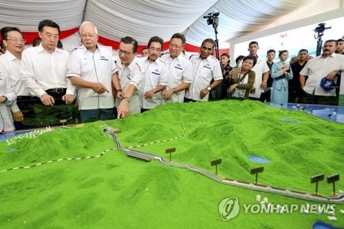 2017년 9월 8일 나집 라작 당시 말레이시아 총리가 중국의 대대적 투자로 진행되는