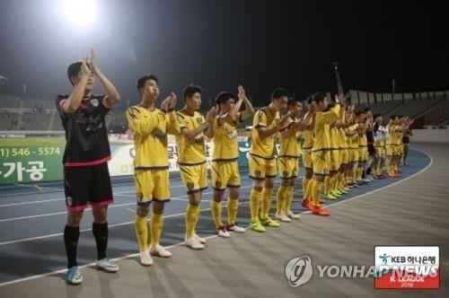 프로축구 K리그2(2부리그)에 참가 중인 아산 무궁화 선수들