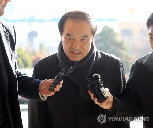 검찰 소환되는 이항로 진안군수