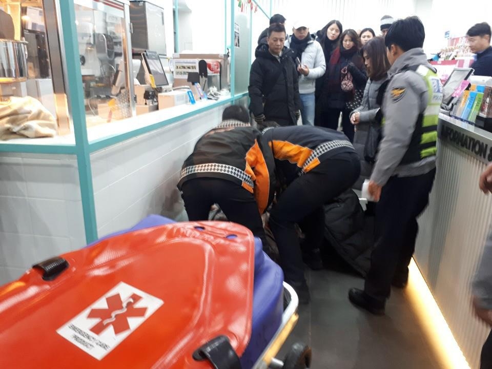 대만 관광객 실신 응급 구조